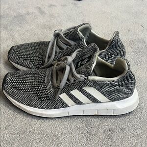 Adidas Swift Run (Big Kid 5.5)